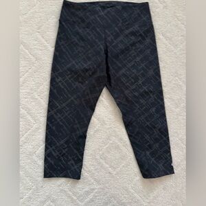 ASICS/ /Women/ Black Patterned Capri Leggings/ S